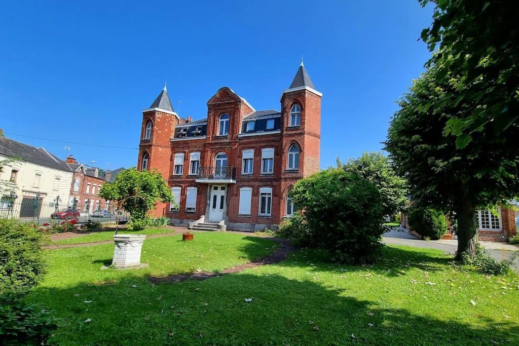 Studio En Rez De Jardin Avec Terrasse Privee - Le Petit Chateau Avesnois - Tv - Wifi - Logement Complet Avesnes-sur-Helpe Exterior foto