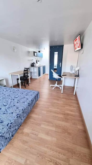 Studio En Rez De Jardin Avec Terrasse Privee - Le Petit Chateau Avesnois - Tv - Wifi - Logement Complet Avesnes-sur-Helpe Exterior foto