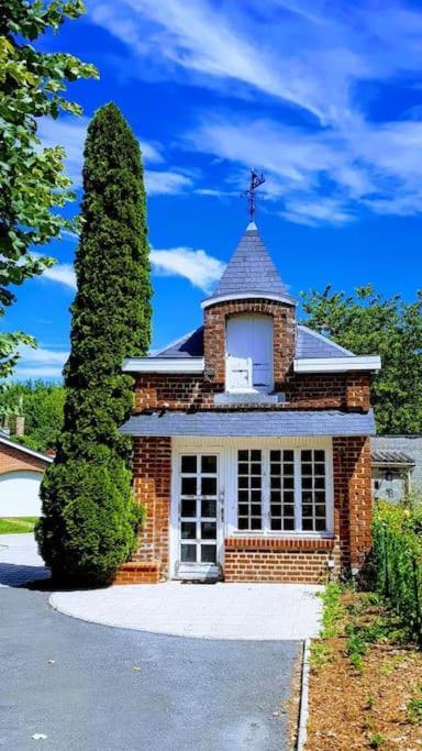 Studio En Rez De Jardin Avec Terrasse Privee - Le Petit Chateau Avesnois - Tv - Wifi - Logement Complet Avesnes-sur-Helpe Exterior foto